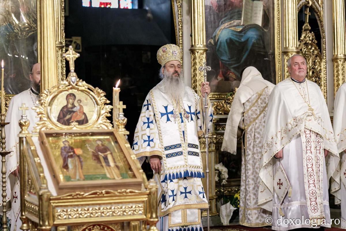 Momente din cadrul Sfintei Liturghii la Catedrala mitropolitană din Iași / foto: Oana Nechifor
