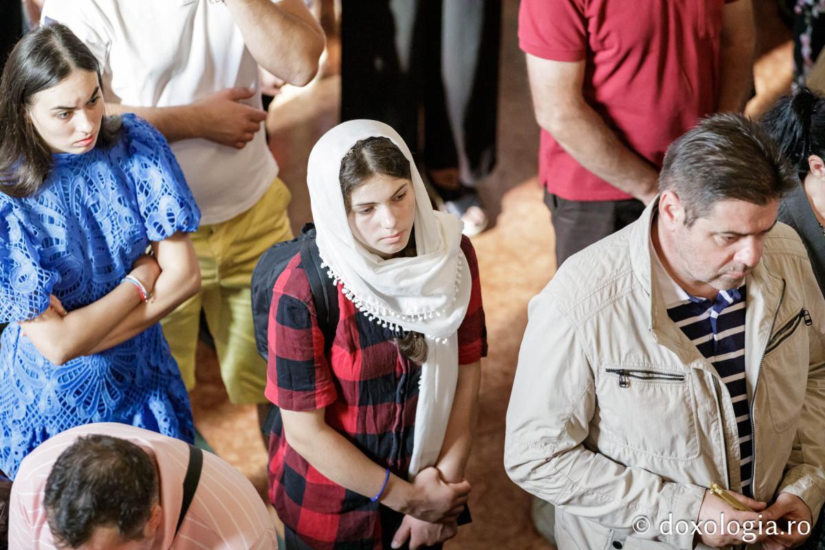 Credincioși participanți la Sfânta Liturghie / foto: Oana Nechifor