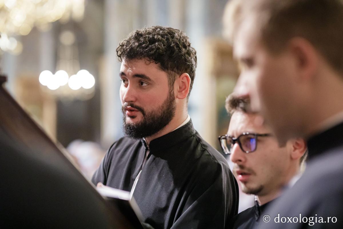Corul „Byzantion” dirijat de Adrian Sîrbu împreună cu Dimitrios Galanis și prof. dr. Georgios Konstantinou din Grecia / foto: Oana Nechifor