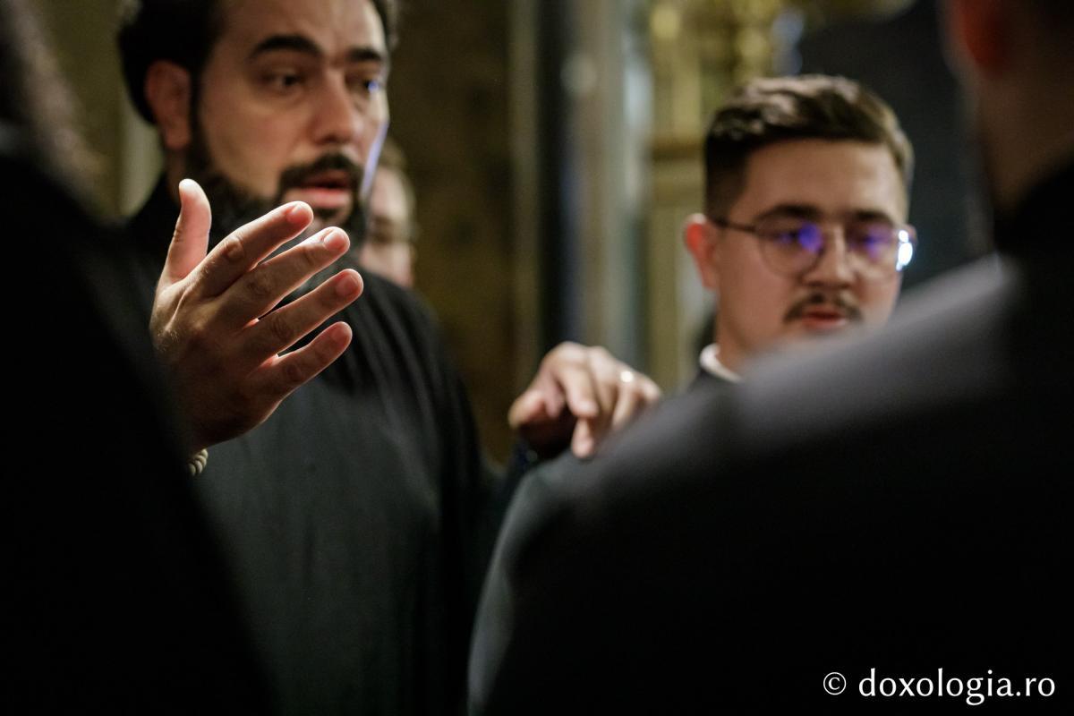 Corul „Byzantion” dirijat de Adrian Sîrbu împreună cu Dimitrios Galanis și prof. dr. Georgios Konstantinou din Grecia / foto: Oana Nechifor