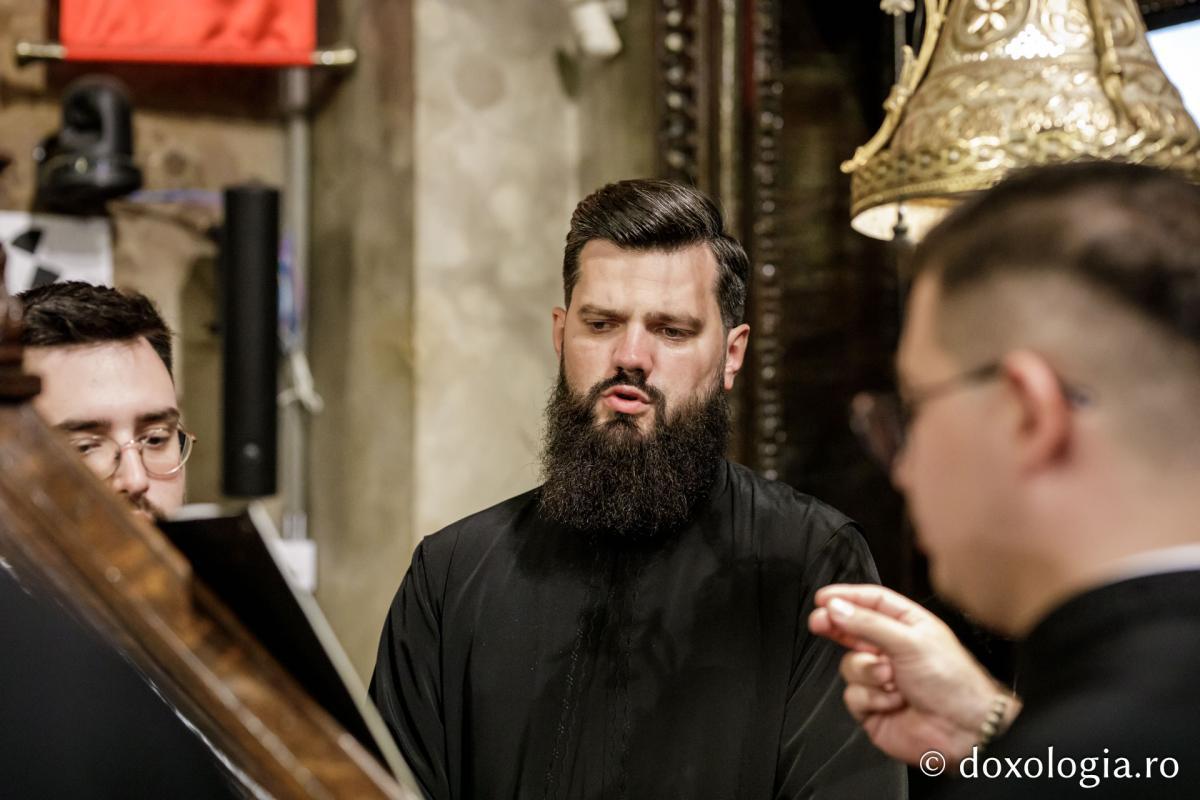 Corul „Byzantion” dirijat de Adrian Sîrbu împreună cu Dimitrios Galanis și prof. dr. Georgios Konstantinou din Grecia / foto: Oana Nechifor