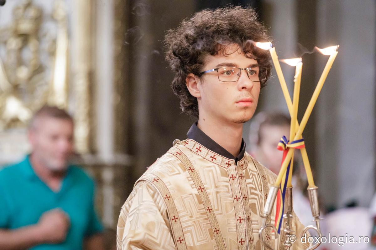 Momente din cadrul Sfintei Liturghii la Catedrala mitropolitană din Iași / foto: Oana Nechifor