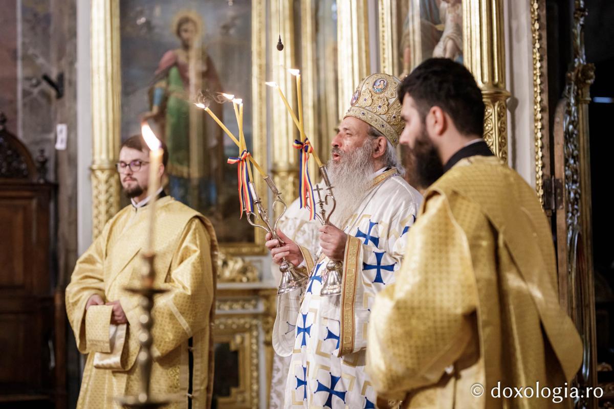 Momente din cadrul Sfintei Liturghii la Catedrala mitropolitană din Iași / foto: Oana Nechifor