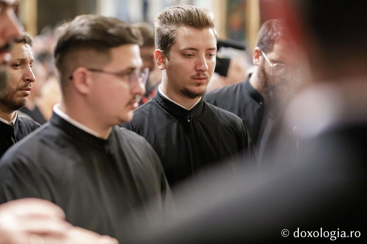 Corul „Byzantion” dirijat de Adrian Sîrbu împreună cu Dimitrios Galanis și prof. dr. Georgios Konstantinou din Grecia / foto: Oana Nechifor
